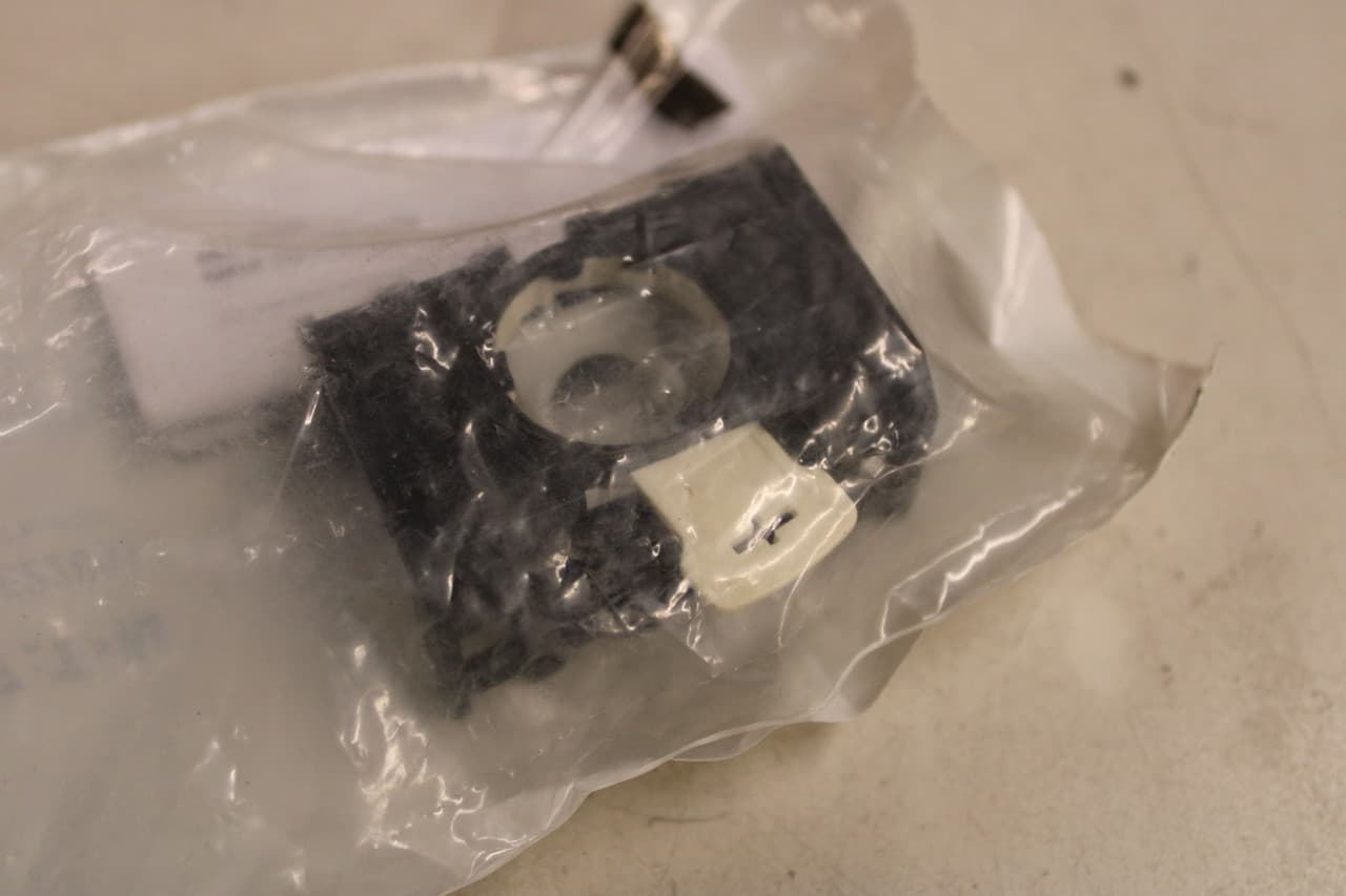 Eaton E22BA11 Eaton E22BA11 Pushbuttons EA E22BA11 on Powermatic Associates