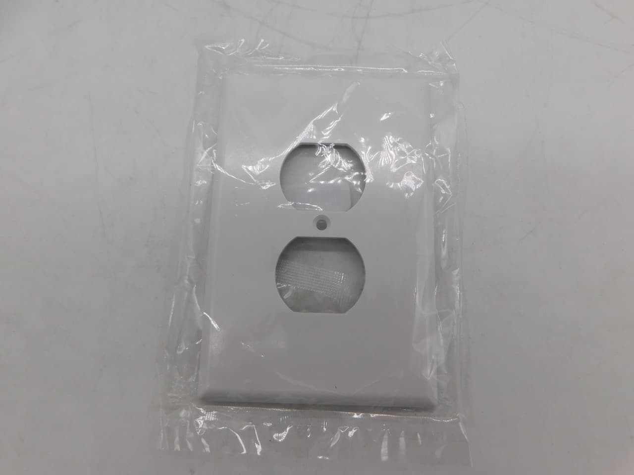 Eaton 2142W-BOX 2142W-BOX Eaton - Eaton Duplex receptacle wallplate, White, Duplex receptacle Cutout, Thermoset, Single- gang, Oversize, ED Box 2142W-BOX on Powermatic Associates