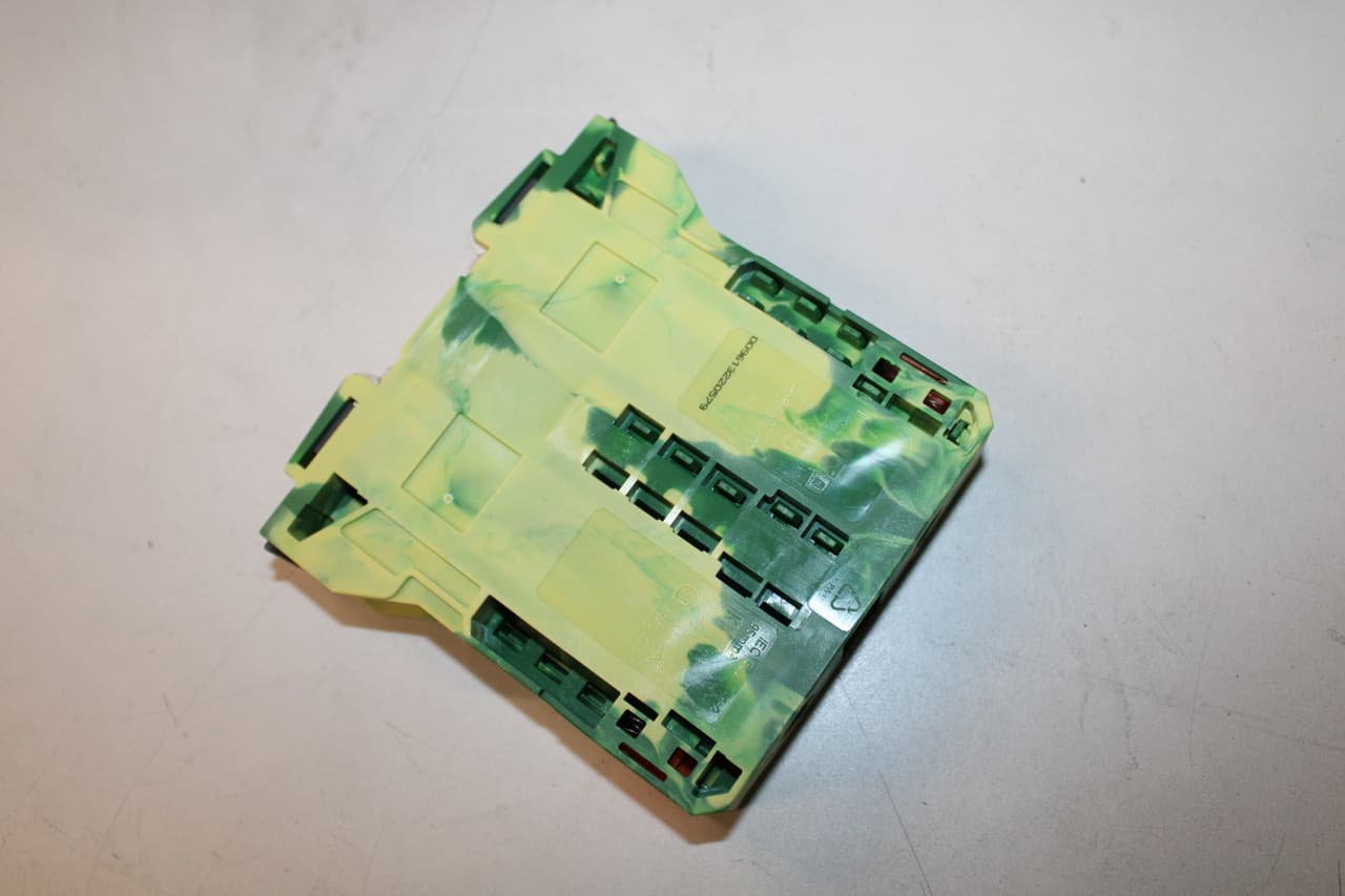 WAGO 285-197 285-197 WAGO - POWER CAGE CLAMP ground terminal block; DIN 35 x 15 rail mount; 2-conductor; 4/0 AWG; 25 mm wide; green-yellow 285-197 on Powermatic Associates